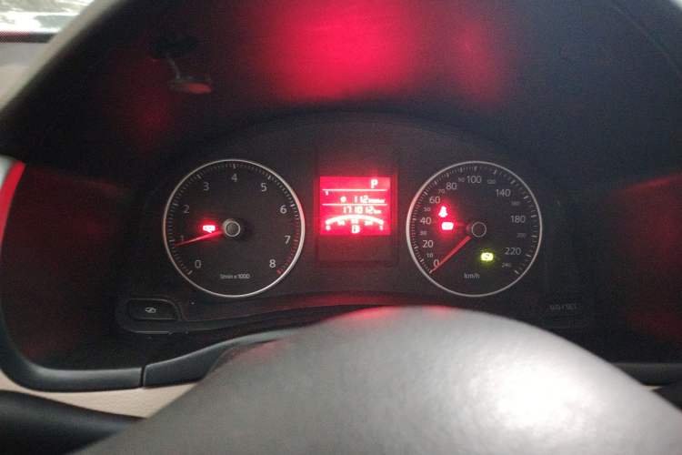 Used Volkswagen Bora 2012 1.6L Automatic Fashion Edition Instrument Cluster