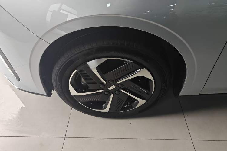 Used Geely Galaxy L6 2025 EM-i 140km Starship Edition Left Front Wheel Hub