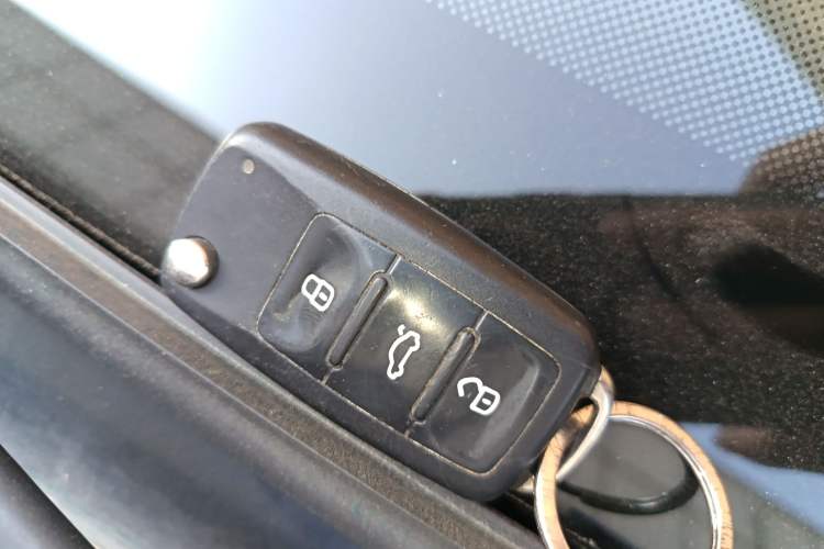 Used Volkswagen Sagitar 2016 230TSI 25th Anniversary Edition Vehicle Key