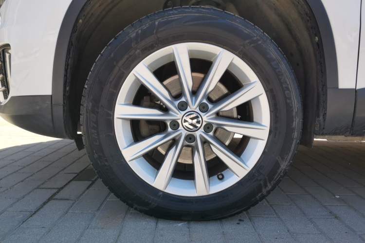 Used Volkswagen Tiguan 2015 1.8TSI Automatic Two-Wheel Drive Comfort Edition Left Front Wheel Hub