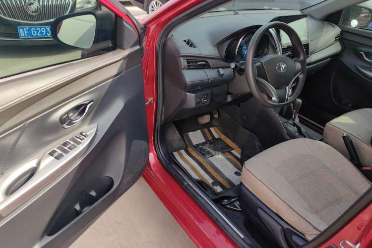 Used Toyota YARiS L Zhi Xuan 2015 1.5E Automatic Charm Edition Driver Seat