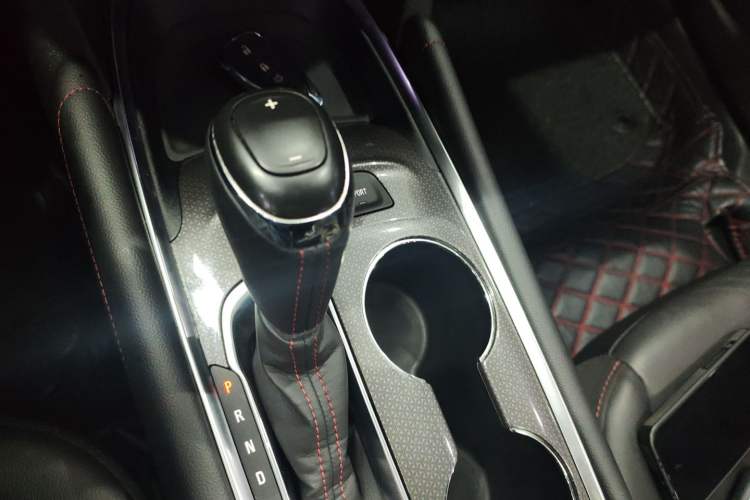 Used Chevrolet Malibu XL 2020 Redline 550T Automatic Sport Edition Gear Lever