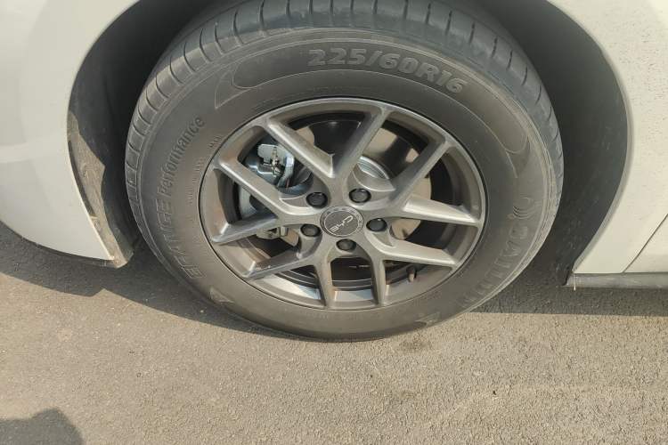 Used BYD Seal 06 New Energy 2024 DM-i 80KM Luxury Model Left Front Wheel Hub