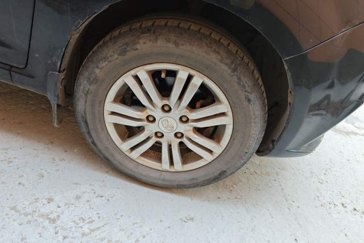 Used FAW Yingzhi 727 2016 1.5L Standard Edition Right Front Wheel Hub