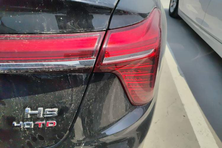 Used Hongqi H5 2024 2.0T Automatic Smart Connect Flagship Edition Right Rear Taillight
