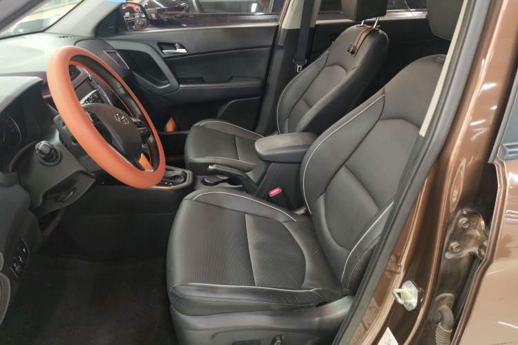 Used Hyundai ix25 2015 1.6L Automatic Two-Wheel-Drive Deluxe DLX Model
