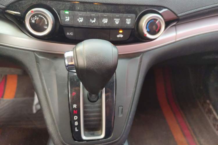 Used Honda CR-V 2016 2.0L two-wheel drive Urban Edition Gear Lever