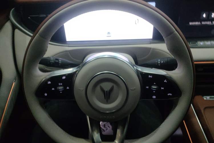 Used VOYAH FREE 2024 Ultra-Long Range Intelligent Driving Version Steering Wheel