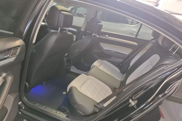 Used Volkswagen Magotan 2023 2 Million Units Commemorative Edition 330TSI DSG Luxury Version Left Rear Seat