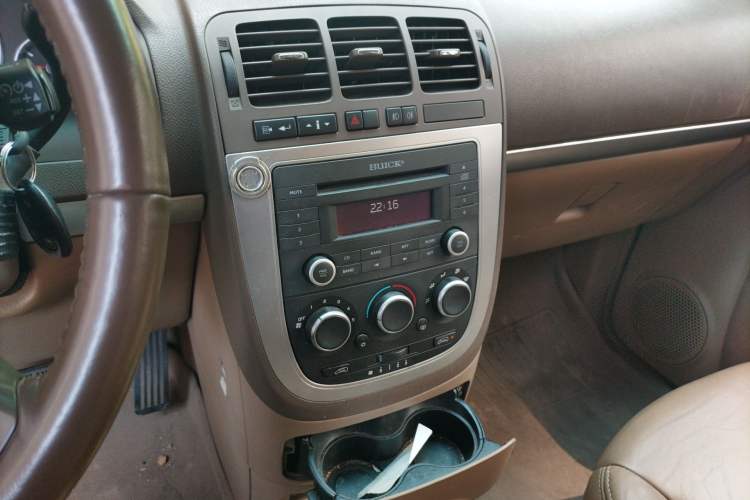 Used Buick GL8 2013 2.4L Classic Edition Audio And AC Panel