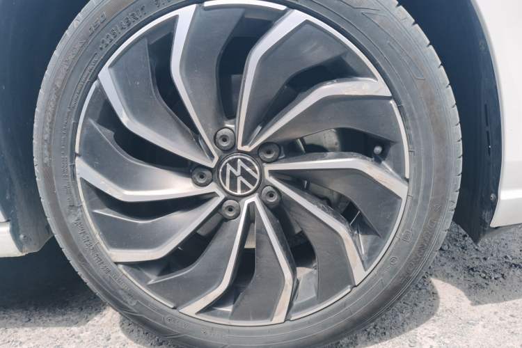 Used Volkswagen Golf 2021 280TSI DSG Pro Right Front Wheel Hub