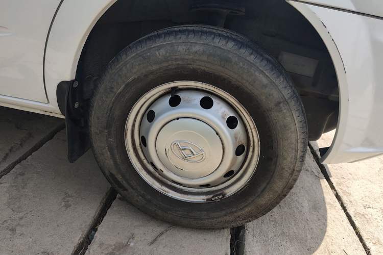 Used SAIC MAXUS Xintu V80 2021 2.0T AMT Classic Aoyuntong Short Wheelbase Mid-Roof 5/6-Seater
