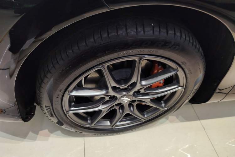 Used IM LS6 2023 Max Standard Edition Left Front Wheel Hub