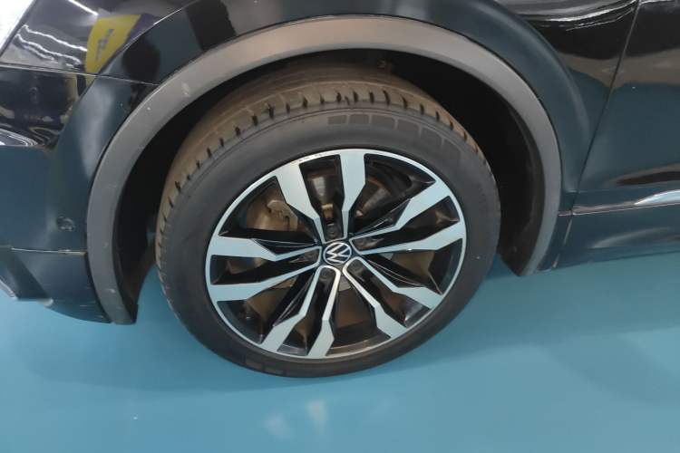 Used Volkswagen Tiguan L 2021 330TSI Automatic Two-Wheel Drive R-Line Enhanced Edition
