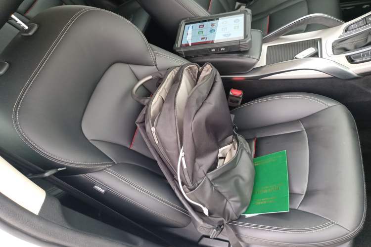 Used Geely Auto Emgrand X7 Sport 2018 1.8TD Automatic Two-Wheel Drive Smart 4G Connected Version Right Front Seat