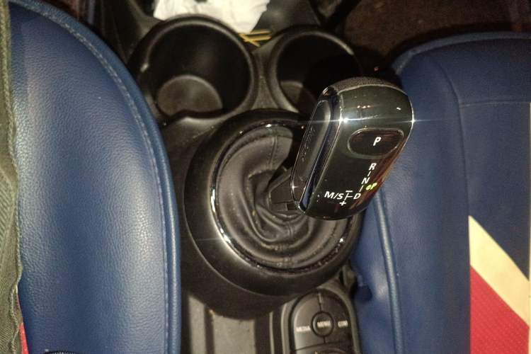 Used MINI 2018 1.5T ONE Five-Door Edition Gear Lever