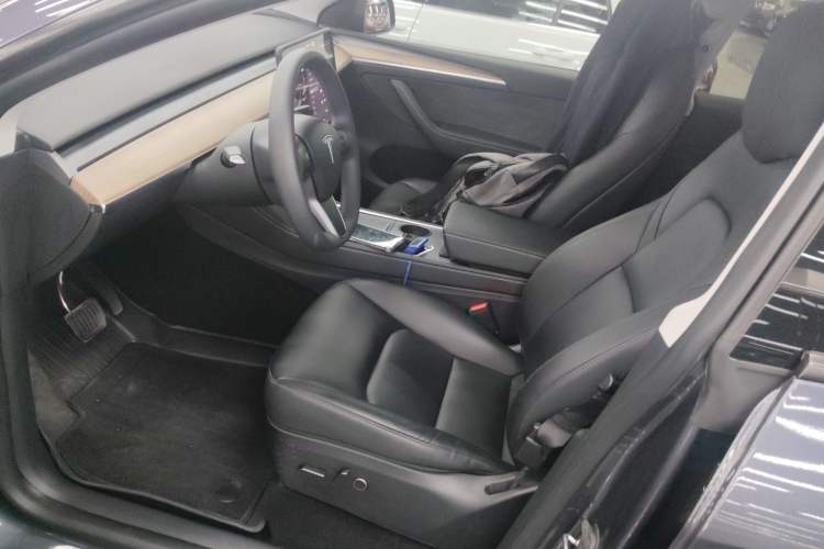 Used Tesla Model Y 2023 Long-Range All-Wheel-Drive Version Left Front Seat