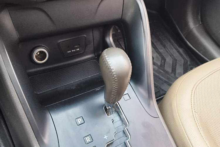 Used Hyundai ix35 2013 2.0L Automatic Two-Wheel Drive Smart GLS China IV Standard Gear Lever