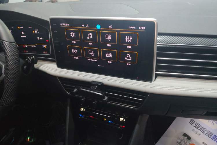 Used Volkswagen Tiguan L 2024 330TSI Automatic Two-Wheel Drive R-Line Enhanced Edition Audio And AC Panel