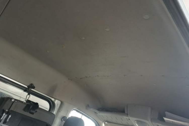 Used Dongfeng Yufeng 2023 V9+ 2.0T Manual Front-Drive Multi-Function Mid-Roof High-Roof 7/8/9-Seater
