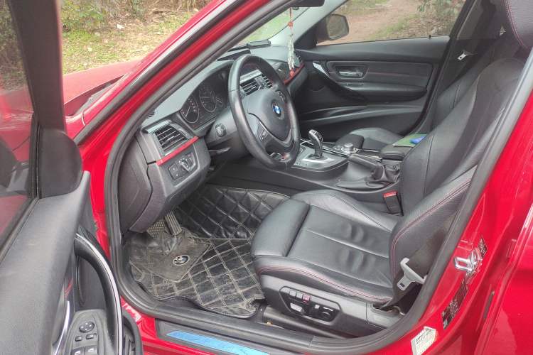 Used BMW 3 Series 2013 320i Sport Design Package
