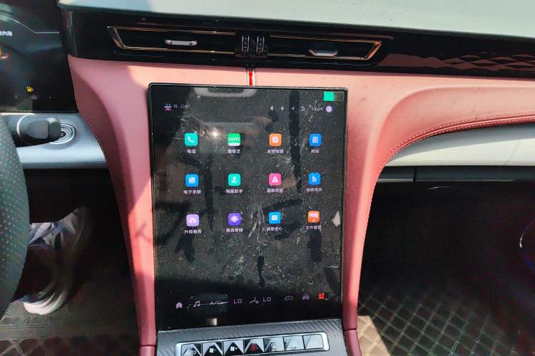 Used Hongqi H5 2024 2.0T Automatic Smart Connect Flagship Edition Audio And AC Panel