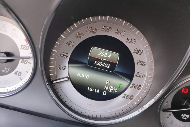 Used Mercedes-Benz GLK-Class 2013 GLK 300 4MATIC Dynamic Sunroof Model