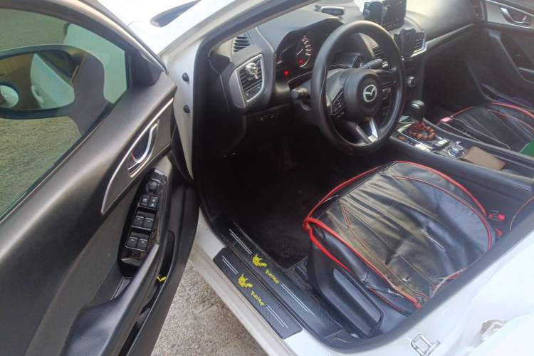 Used Mazda 3 Axela 2017 Sedan 1.5L Automatic Luxury Model China VI Standard
