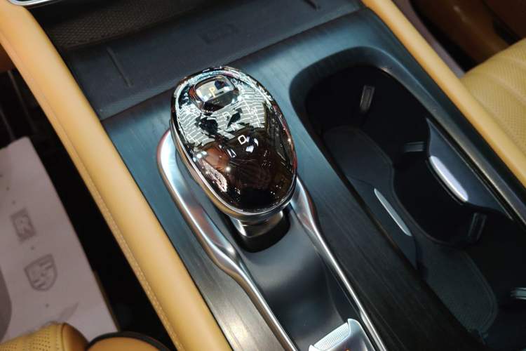 Used VOYAH Dream 2022 Low-Carbon Edition Dream+ Smart Enjoyment Package Gear Lever