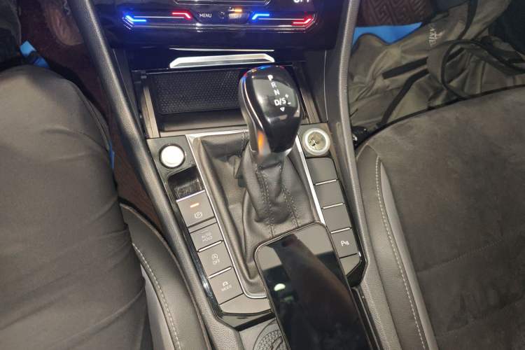 Used Volkswagen Sagitar 2020 280TSI DSG Luxury Version China VI Standard Gear Lever