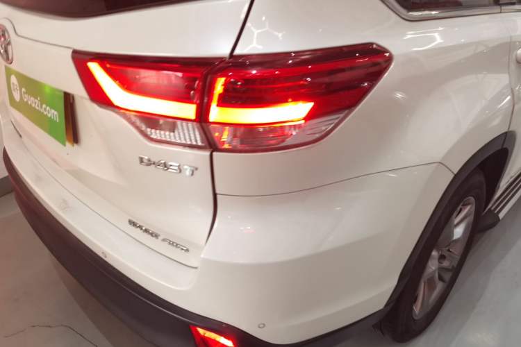 Used Toyota Highlander 2018 2.0T Four-Wheel Drive Luxury Version 7 Seats China VI Standard
