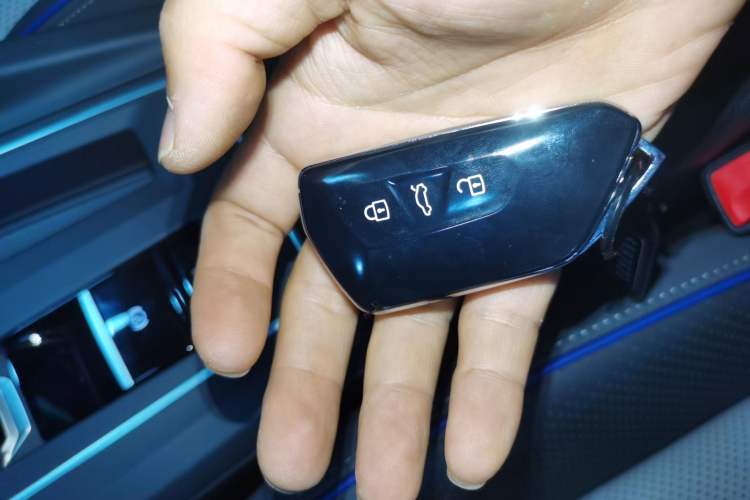 Used Volkswagen Golf 2025 300TSI R-Line
