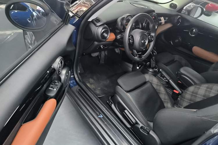 Used MINI MINI 2016 1.5T COOPER SEVEN
