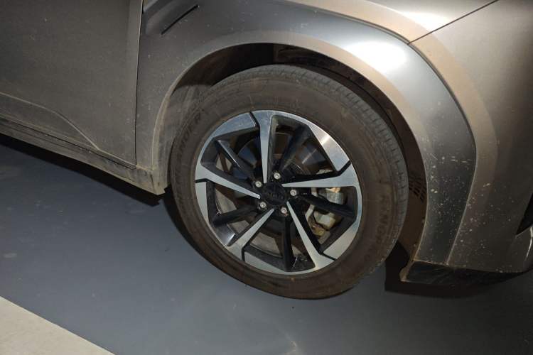 Used AION Y 2023 Plus 510 Smart Edition Right Front Wheel Hub