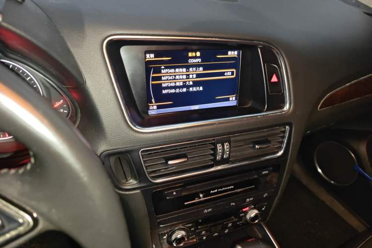 Used Audi Q5 2013 40 TFSI Comfort Edition Audio And AC Panel