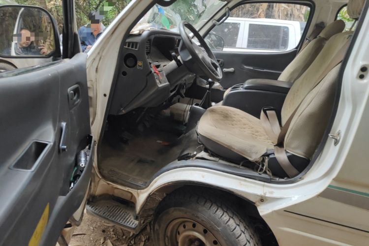 Used Jinbei Hiace 2011 2.0L 5th Generation Power King Comfort Version 4G20D4B Driver Seat