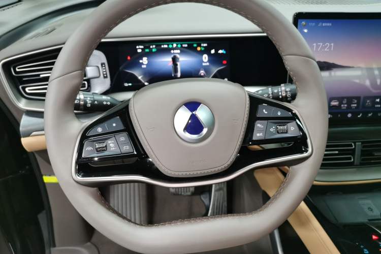 Used Denza D9 2023 DM-i 965 Luxury Model