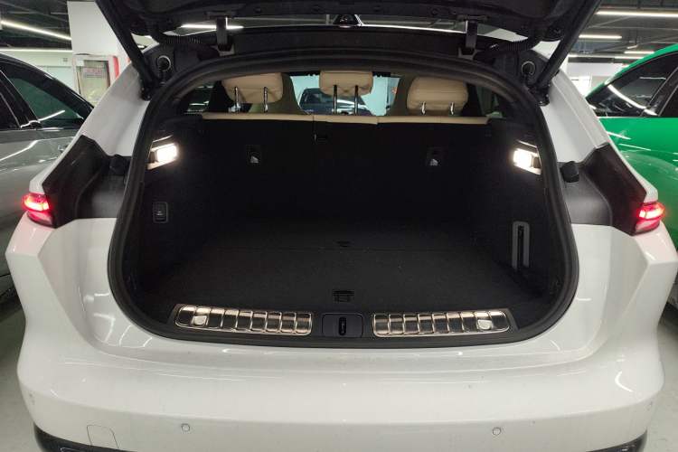 Used Nio ET5T 2025 75 kWh Touring Trunk