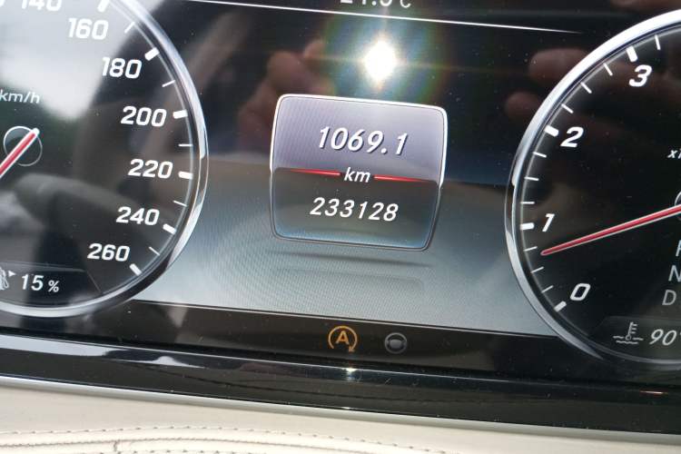 Used Mercedes-Benz Maybach S-Class 2015 S 600 Odometer Close Up