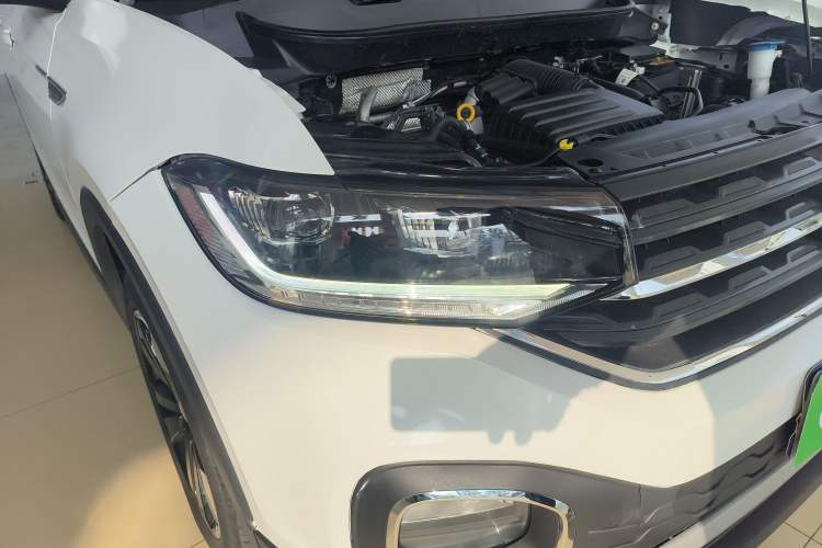 Used Volkswagen Tacqua 2023 200TSI DSG Joy-Connect Edition Right Front Headlight