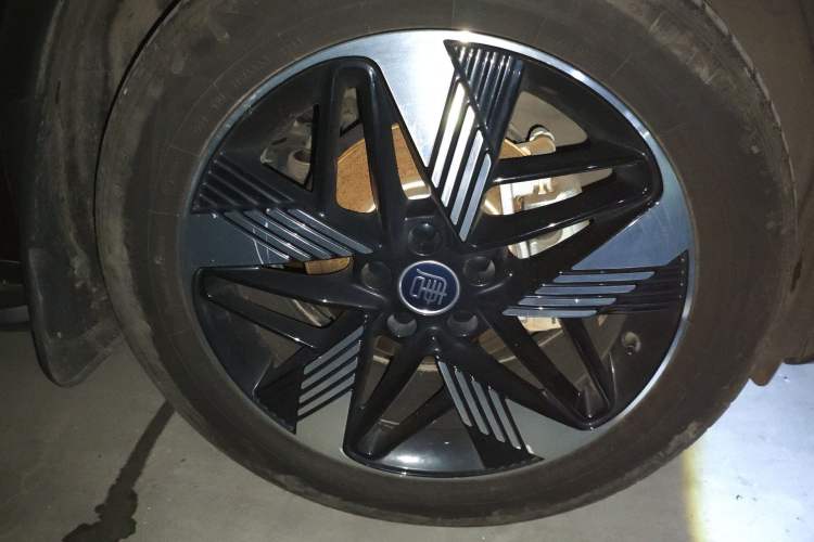 Used BYD Tang New Energy 2023 DM-i Champion Edition 112KM Prestige Model Right Front Wheel Hub