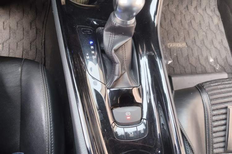 Used Toyota IZOA 2018 2.0L Yichi Version China VI Standard
