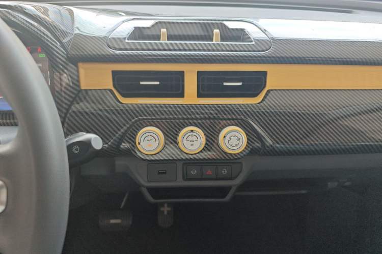 Used Chery QQ Ice Cream 2022 170km Sundae Phosphate Lithium-Ion