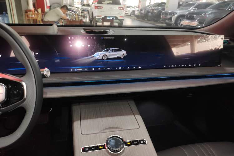 Used Geely Galaxy E8 2024 665 km Range Rear-Drive Starship Long-Range Version Audio And AC Panel