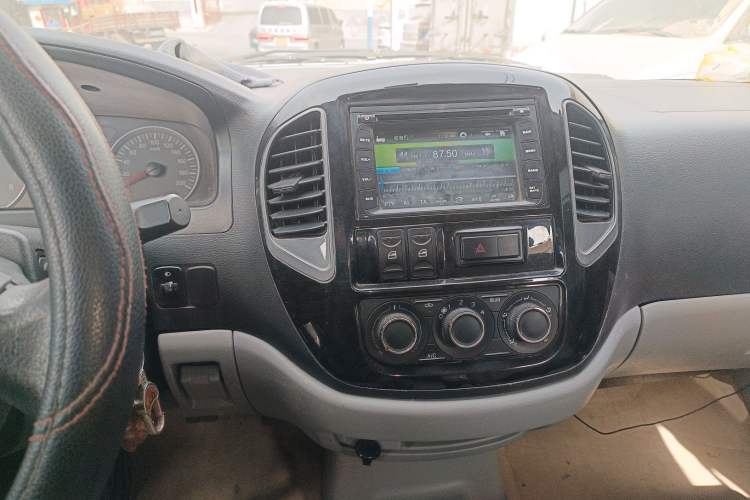 Used FORTHING Lingzhi 2017 M3L 1.6L 7-Seater Comfort Model