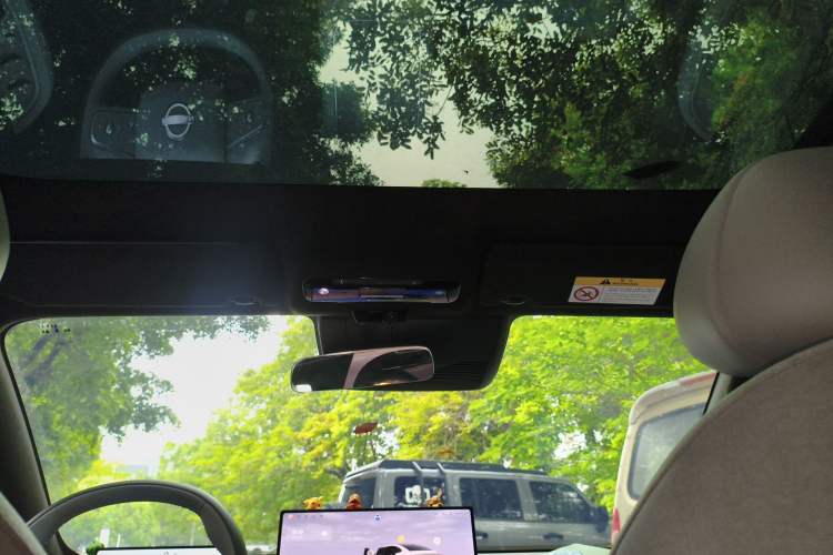 Used Nissan N7 2025 625 Max Headliner