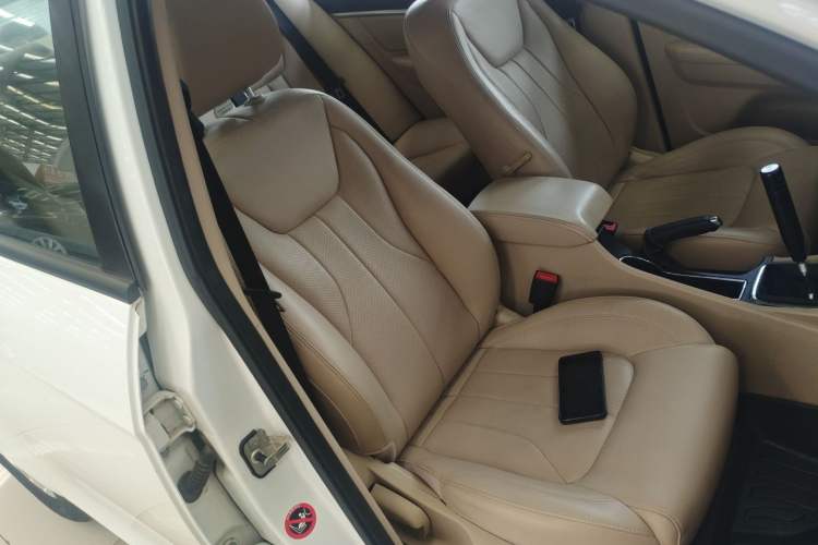 Used Geely Auto Emgrand 2017 Sedan Million Edition 1.5L Manual Luxury Model
