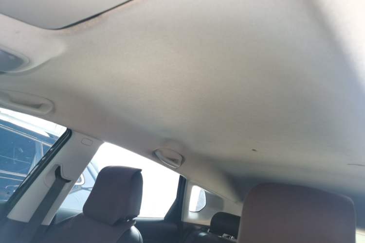 Used Chevrolet Trax 2019 325T Automatic Sport Edition China VI Standard Headliner