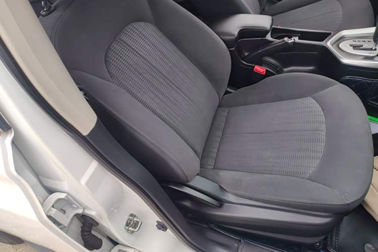 Used Venucia T70 2015 2.0L CVT Smart Choice Edition
