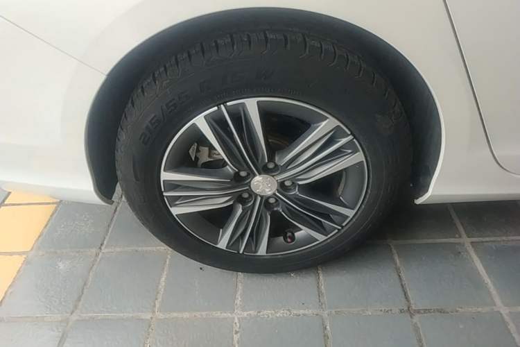 Used Peugeot 308 2016 230THP Automatic Luxury Edition Right Rear Wheel Hub